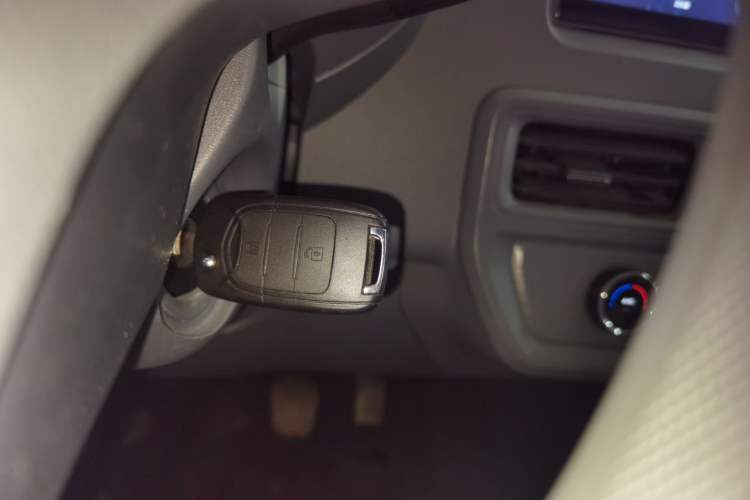 Used Wuling Yangguang 2025 Model 400km Bus Edition—Comfort Edition