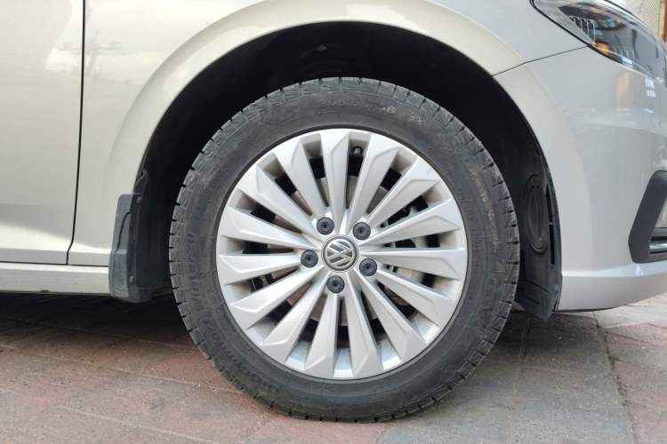 Used Volkswagen Lavida 2018 280TSI DSG Comfort Edition China V Standard Right Front Wheel Hub