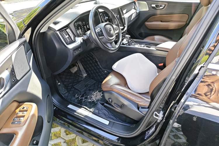 Used Volvo XC60 2019 T5 4x4 Smart Edition China VI Standard
