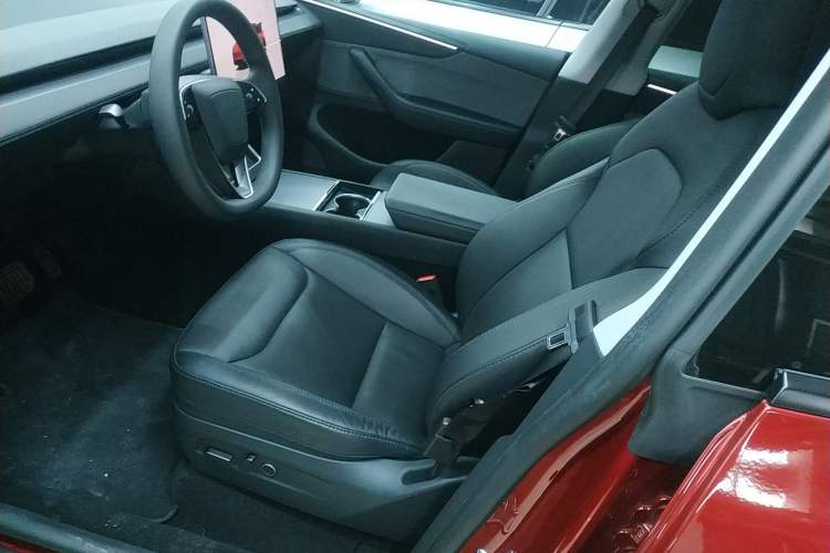 Used Tesla Model Y 2025 Rear-Wheel-Drive Version
