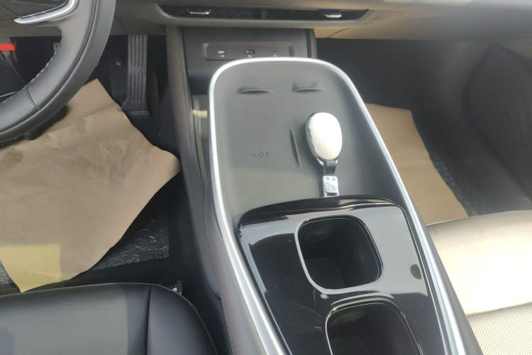 Used CHANGAN NEVO A07 2025 Blue Whale Pure Electric Version 525 Luxury Model Gear Lever