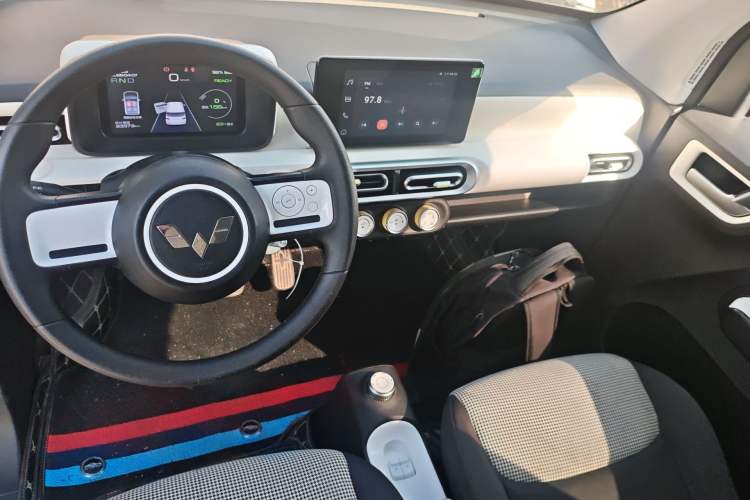 Used Wuling Hongguang MINIEV 2024 3rd Generation 170 km Center Console