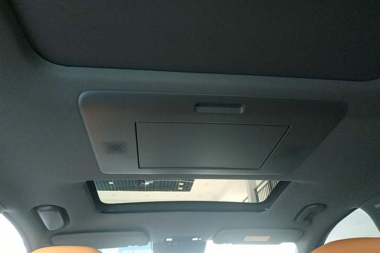 Used Dongfeng eπ eπ008 2025 210Max Range-Extended Version 5 Seats Headliner