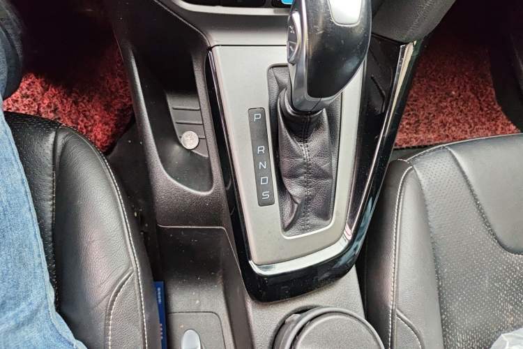 Used Ford Focus 2012 Sedan 1.6L Automatic Fashion Edition Gear Lever