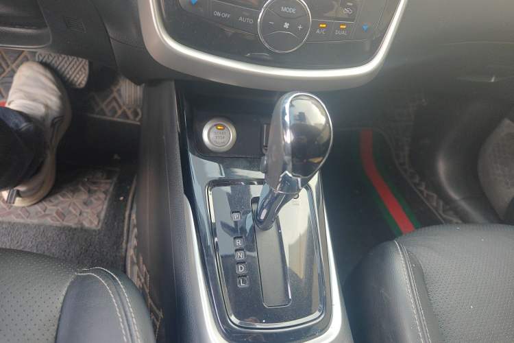Used Nissan Tiida 2016 1.6L CVT ZhiZun Edition Gear Lever