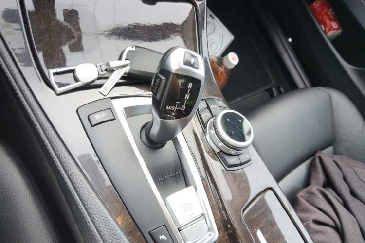 Used BMW 5 Series 2011 523Li Luxury Model Gear Lever