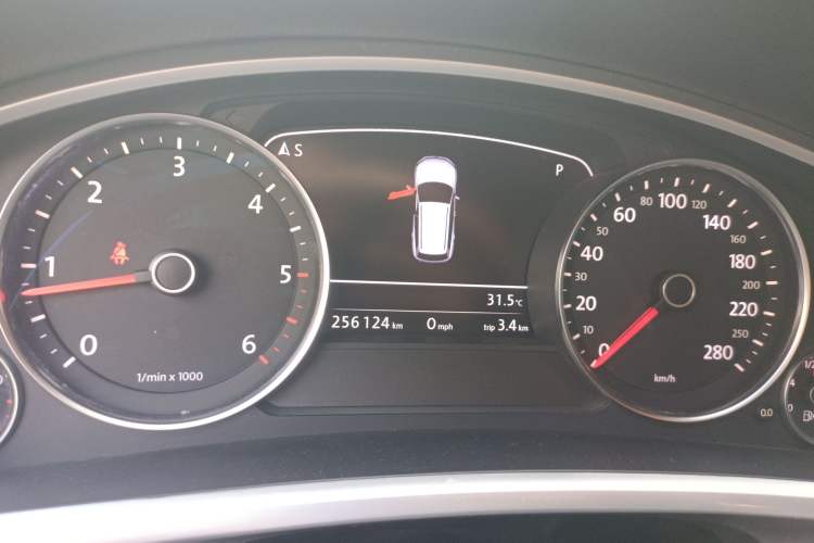 Used Volkswagen Touareg 2011 3.0 TDI Diesel Luxury Model
