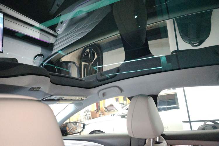 Used Geely Galaxy 8 2025 130km EM-i Prestige Edition Headliner