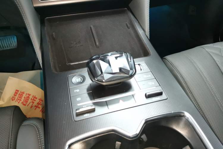 Used BYD Song L DM-i 2025 Intelligent Driving Version 112 km Beyond-Range Type Gear Lever