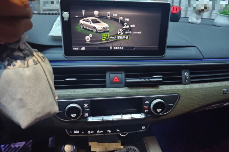 Used Audi A4L 2019 40 TFSI Fashion Edition China VI Emission Standard Audio And AC Panel