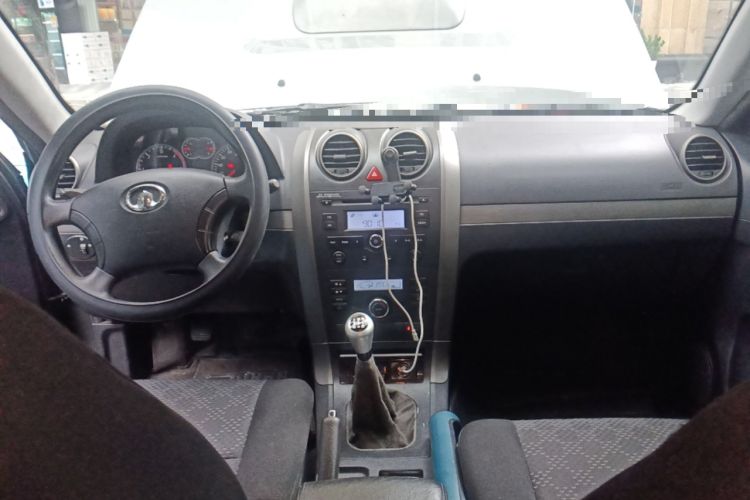 Used Haval H3 2012 2.5 TCI Two-Wheel-Drive Champion Edition Center Console