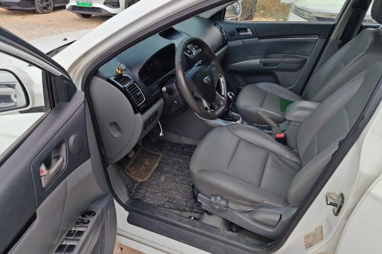 Used Geely Auto Classic Emgrand 2013 Sedan 1.8L Manual Entry-Level CNG Model
