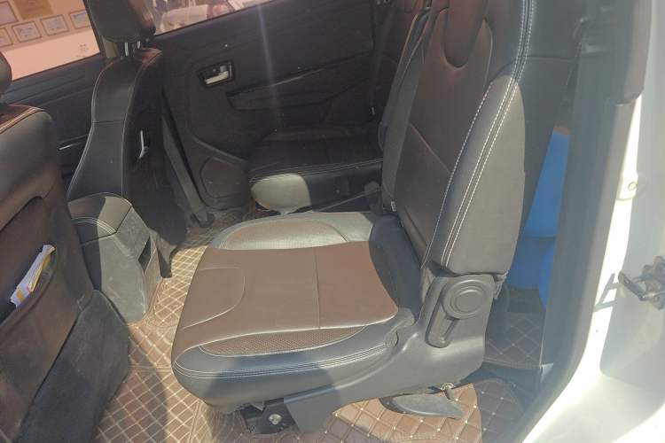 Used Dongfeng Fengon 330 2018 1.5L 330S Comfort Edition China V Standard DK15