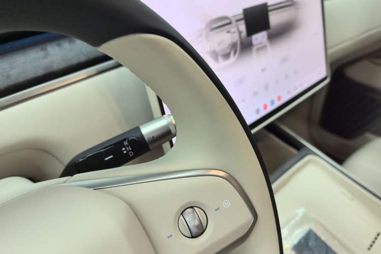 Used ONVO Luxeed L90 2025 Model—Max Six-Seater Version
