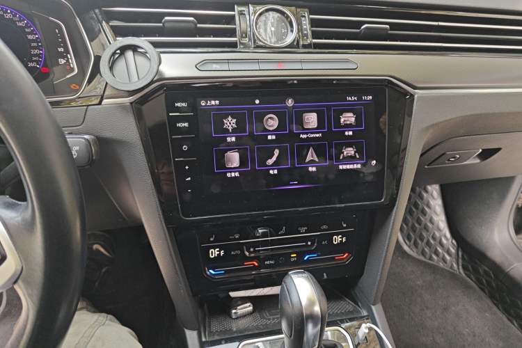 Used Volkswagen Magotan 2021 330TSI DSG 30th Anniversary Edition Audio And AC Panel