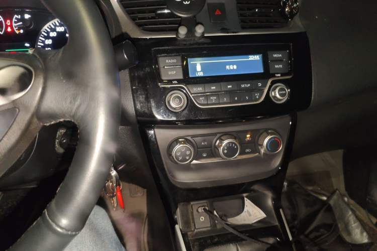 Used Nissan Sylphy 2016 1.6 XL Manual Luxury Edition Audio And AC Panel