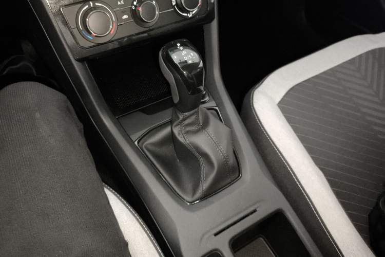 Used Volkswagen Tharu 2026 Model Xinrui 1.5L Rujin Edition Gear Lever