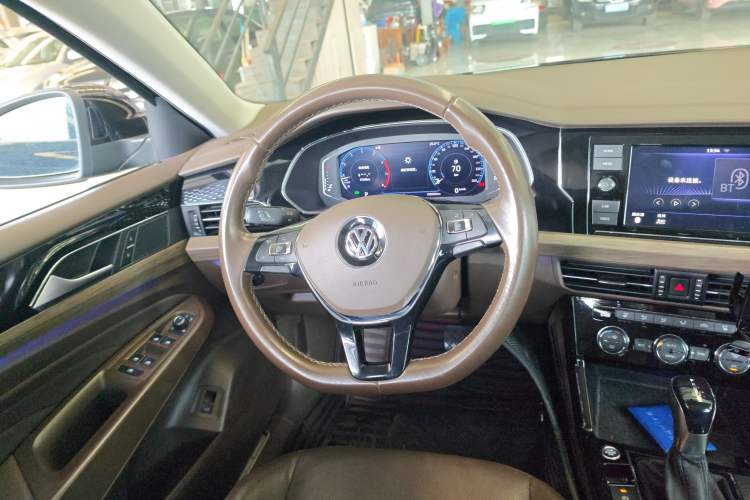 Used Volkswagen Passat 2019 330TSI Luxury Edition China VI Standard