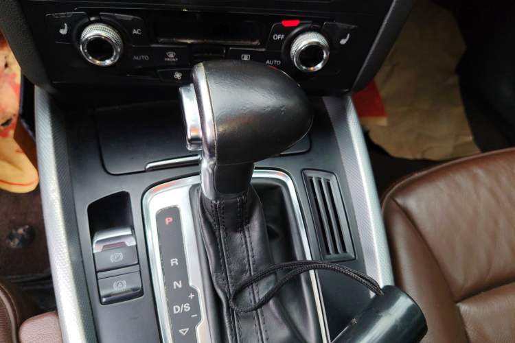 Used Audi Q5 2013 40 TFSI Technology Edition Gear Lever