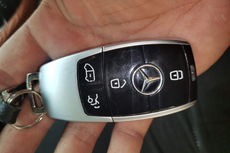 Used Mercedes-Benz V-Class 2022 V 260 Avantgarde Edition
