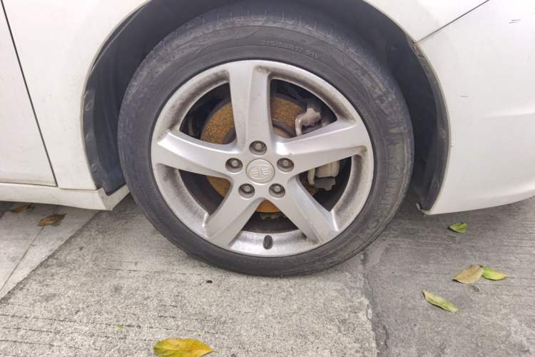 Used Bestune B70 2014 2.0L automatic comfort version Right Front Wheel Hub