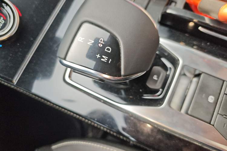 Used JETOUR X70 2021 Zhuge 1.6T DCT Junshi 7-Seater Gear Lever