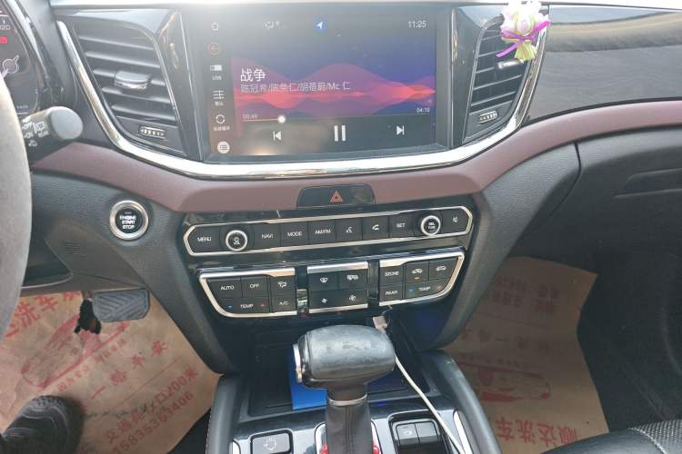 Used GAC Trumpchi GS8 2019 390T Two-Wheel Drive Luxury Smart Connectivity Version (7 Seats) Audio And AC Panel