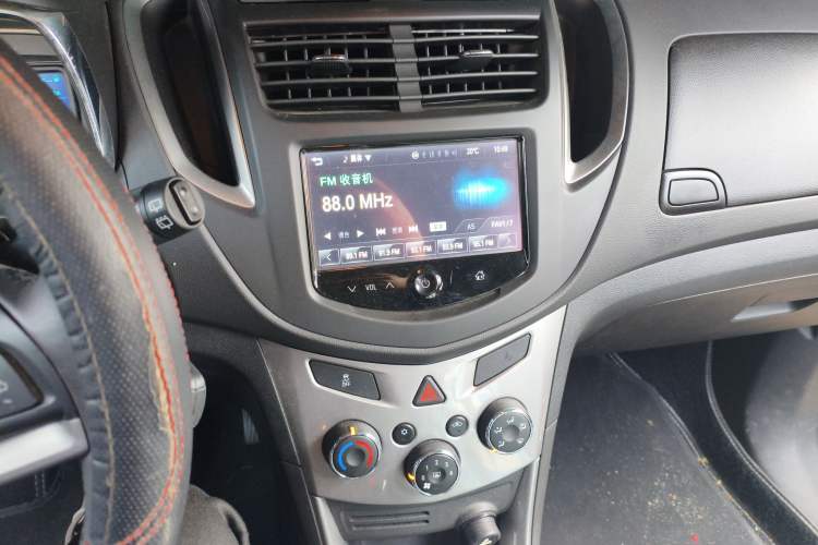 Used Chevrolet Trax 2014 1.4T Automatic Two-Wheel Drive Luxury Model Audio And AC Panel