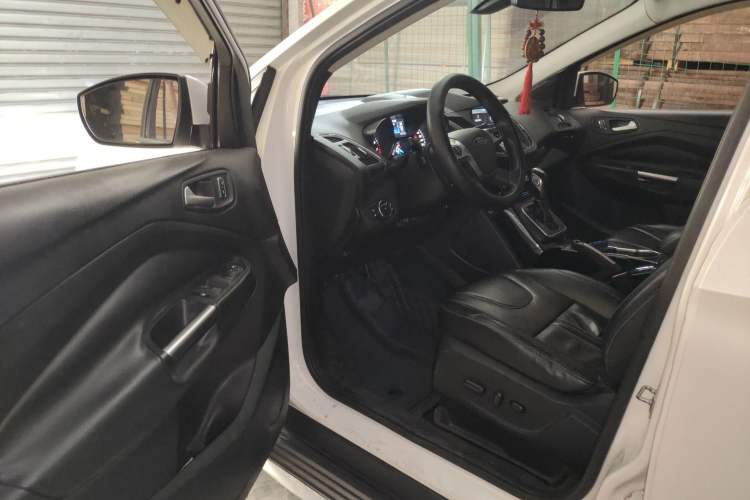 Used Ford Kuga 2013 2.0L GTDi Four-Wheel-Drive Sport Model Driver Seat