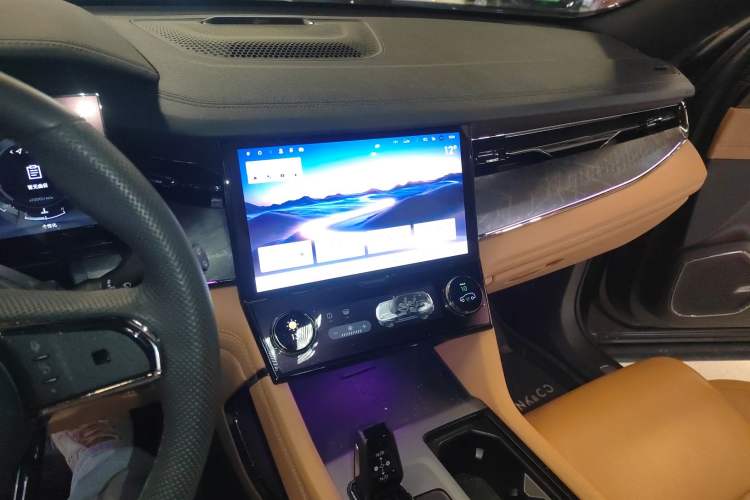 Used Lynk & Co 09 2021 2.0T Halo Six-Seater