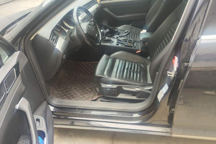 Used Volkswagen Variant 2017 380TSI Two-Wheel Drive Comfort Edition Left Front Seat