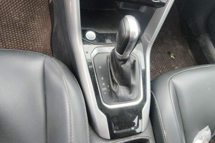 Used Volkswagen T-ROC 2022 280TSI DSG Two-Wheel Drive Elite PLUS Gear Lever