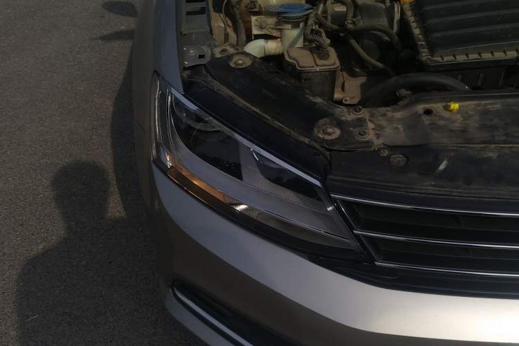 Used Volkswagen Sagitar 2015 1.6L Automatic Comfort Model Right Front Headlight