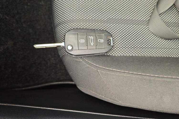 Used Peugeot 308S 2015 1.2T Automatic Jingchi Edition Vehicle Key