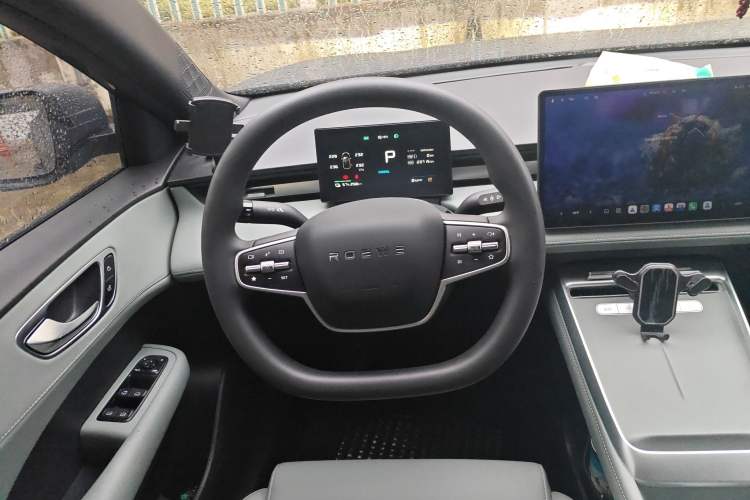 Used Roewe D6 2025 450km Deluxe Edition