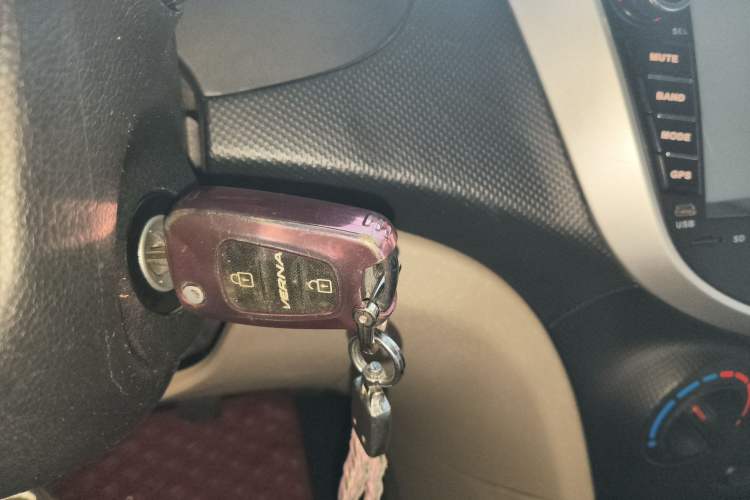 Used Hyundai Verna (older generation) 2014 1.4L Manual Smart GLS Trim