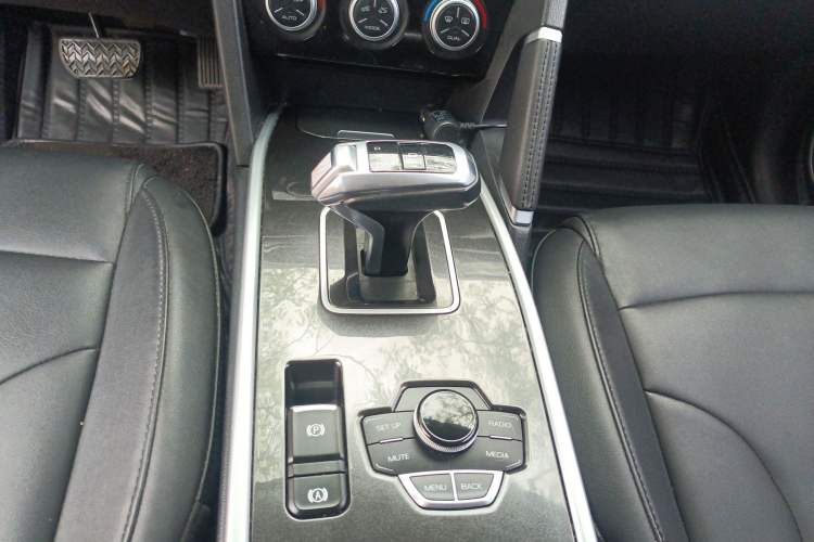 Used Haval H6 2018 Blue Label Sport Edition 1.5T Automatic Two-Wheel Drive Elite Model Gear Lever