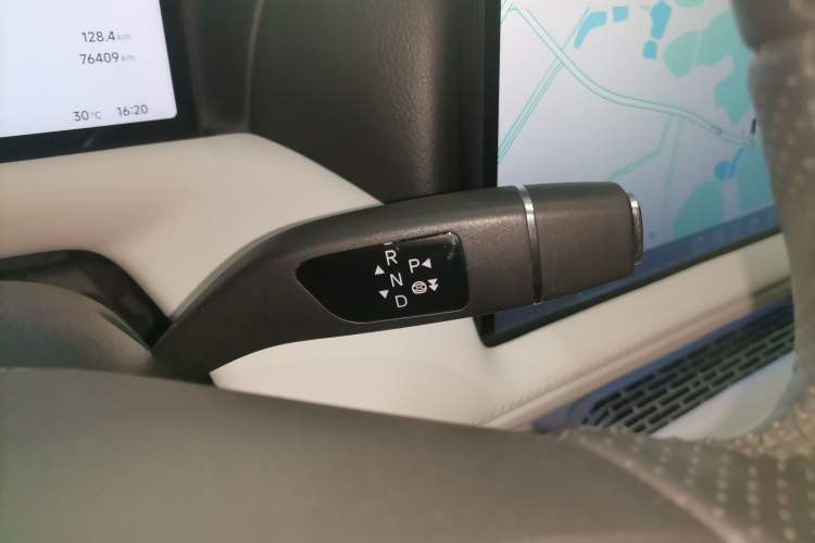 Used XPeng G9 2022 570 Pro Gear Lever