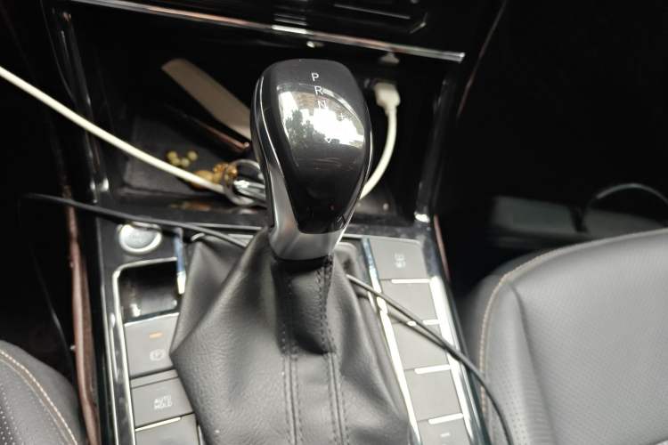 Used Volkswagen Passat 2020 Revised Version 330TSI Luxury Edition China VI Standard