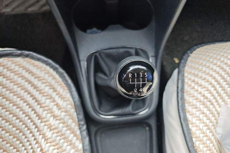 Used Volkswagen Polo 2016 1.4L Manual Fashion Model Gear Lever