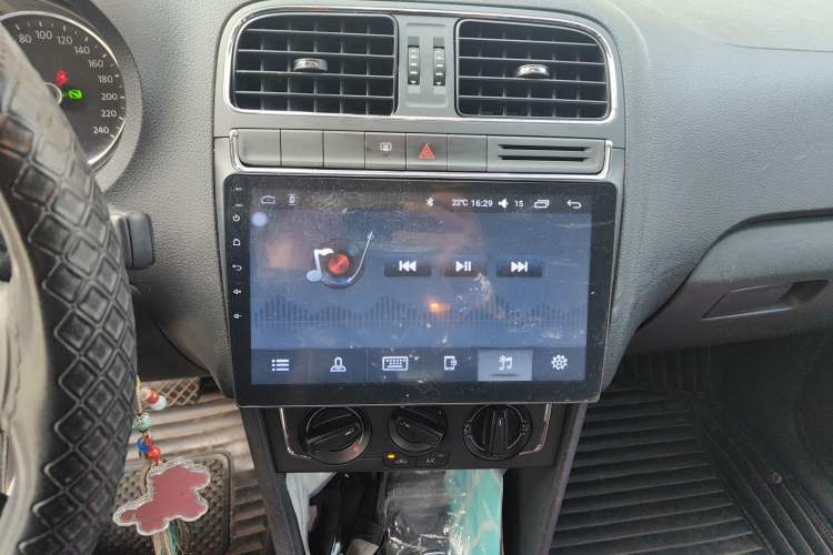 Used Volkswagen Polo 2016 1.6L Automatic Comfort Model
