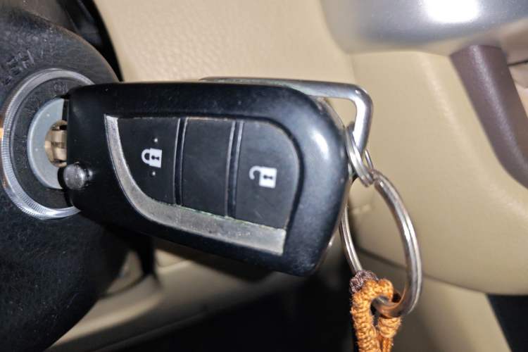 Used Toyota Highlander 2018 2.0T Two-Wheel Drive Elite Edition 7 Seats China VI Standard Vehicle Key