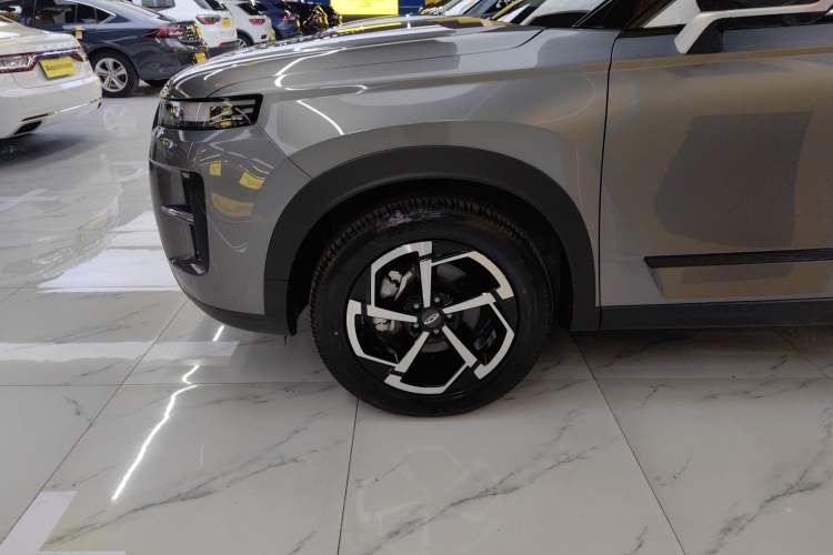 Used Chery Tiggo 7 2025 High-Performance Version 1.6T Two-Wheel Drive Edition Exterior 4