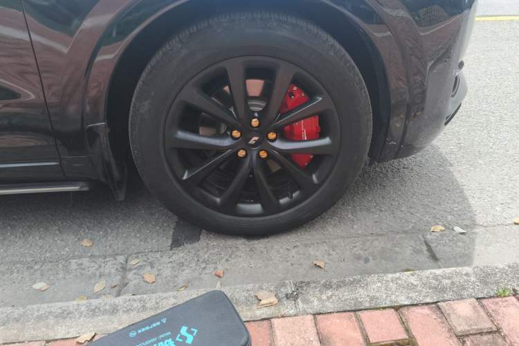 Used Li Auto ONE 2021 Extended-Range 6-Seater Version Right Front Wheel Hub