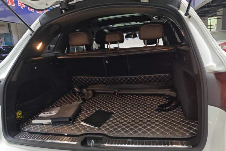 Used Mercedes-Benz GLC 2019 Facelift GLC 260 L 4MATIC Luxury Model Trunk