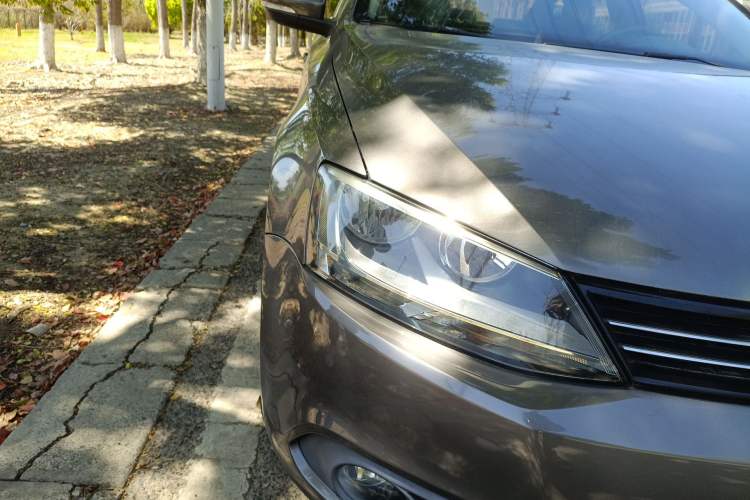 Used Volkswagen Sagitar 2012 1.6L Manual Comfort Model Right Front Headlight