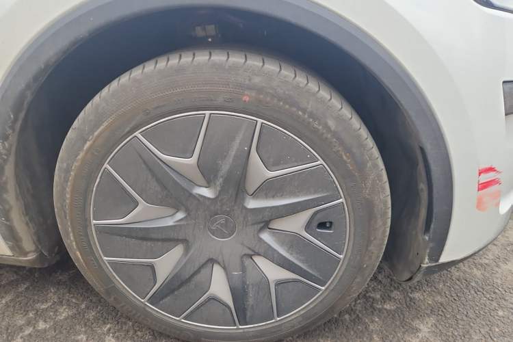 Used Tesla Model Y L 2025 Model Long-Range All-Wheel-Drive Version