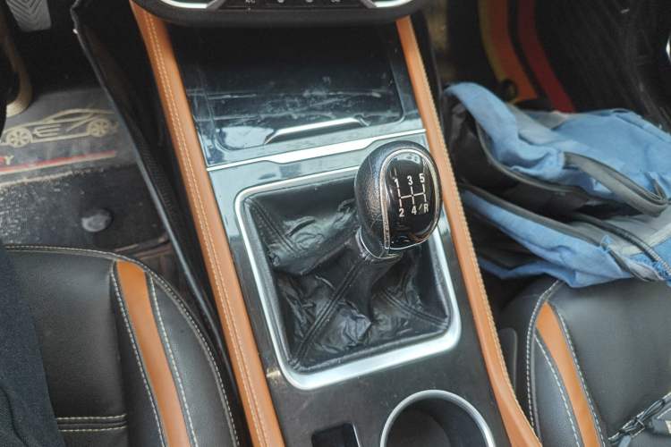 Used Zotye T300 2017 1.5L Manual Luxury Model Gear Lever