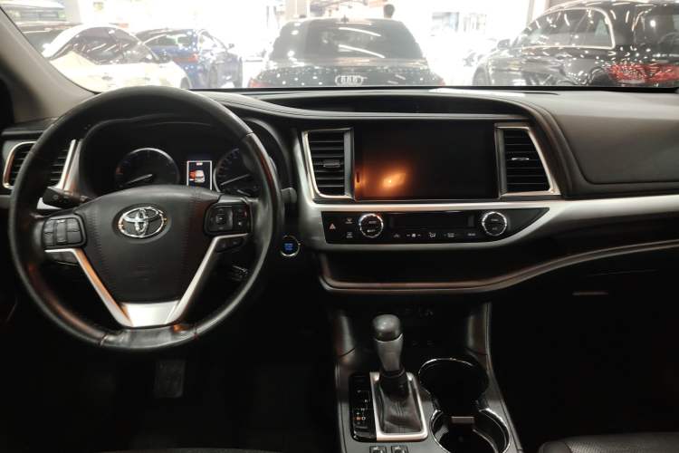Used Toyota Highlander 2018 2.0T Four-Wheel Drive Prestige Version 7 Seats China V Emission Standard Center Console