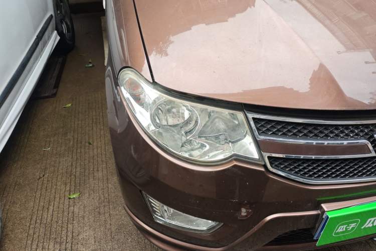 Used Wuling Hongguang 2016 1.5L S1 Deluxe Model China V-standard Right Front Headlight